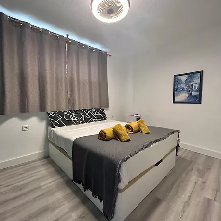 In Edificio Nirvana,los Cristianos K114 *